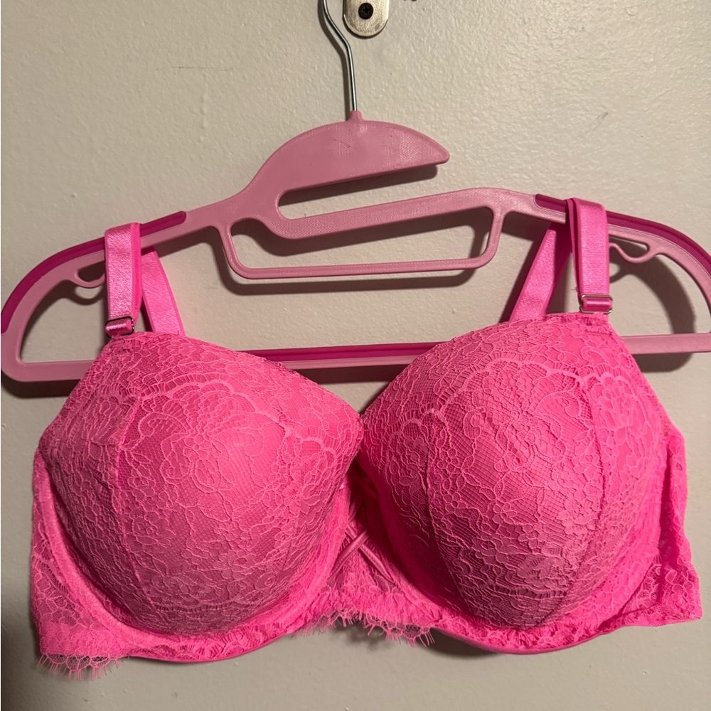 40DD Victoria’s Secret bra